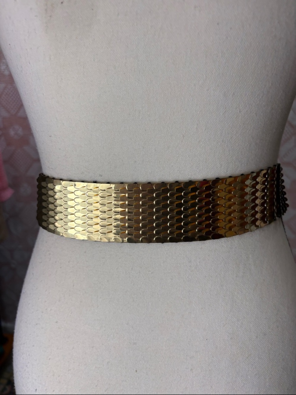 Vintage Gold Tone Stretch Belt Statement Oval Clasp - Picture 6 of 8